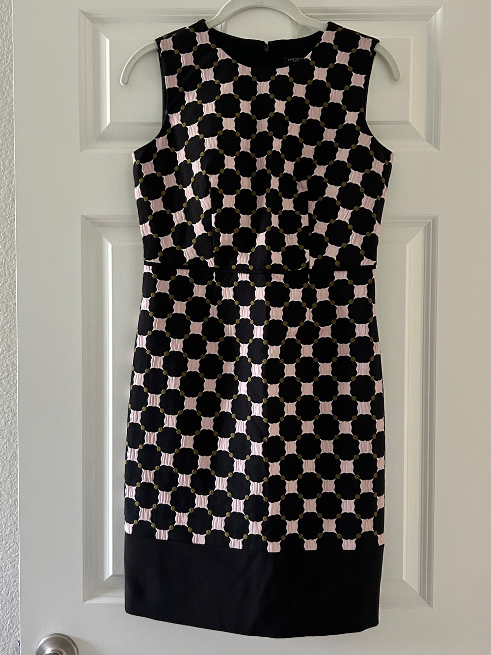 Ann Taylor Black and Light Pink Geometric Sleeveless Sheath Dress